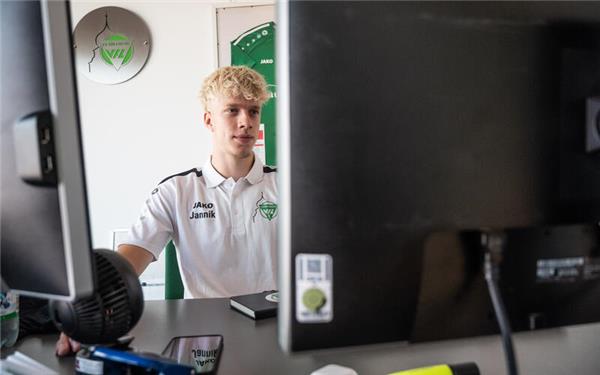 Jannik Fortenbacher arbeitet sich beim VfL Herrenberg in seine Aufgaben ein. GB-Foto: Schmidt