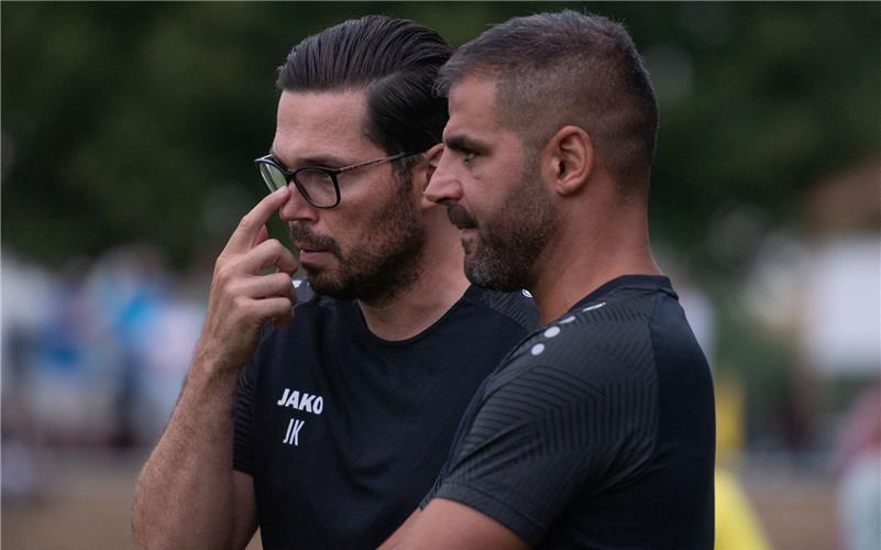 Javier Klug (links) George Berberoglu als Trainer des TSV Ehningen. GB-Foto: Vecsey