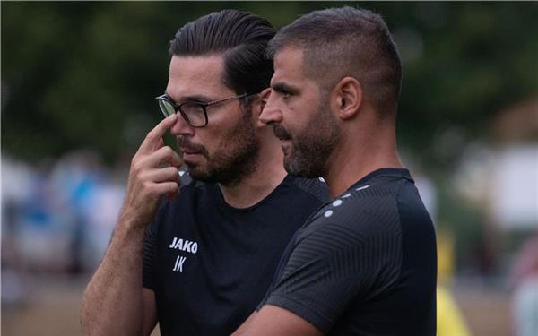 Javier Klug (links) George Berberoglu als Trainer des TSV Ehningen. GB-Foto: Vecsey