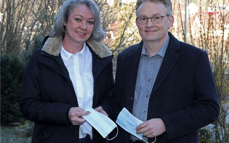 Schutzmasken aus dem Reich der Mitte Jeanette und Jörg Eisenlohr spenden GesichtsmaskenGB-Foto: up