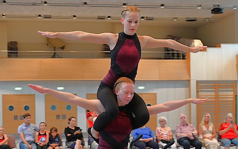 Jessie Hasmüller (unten) und Nena Lichy legten beim German Masters in Ilsfeld starke Auftritte hin. GB-Foto: Reichert