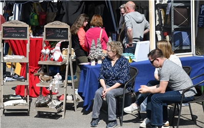 Jettingen verkaufsoffener Sonntag / Unterjettingen, Polsterwerkstatt Binder / Foto: Holom
