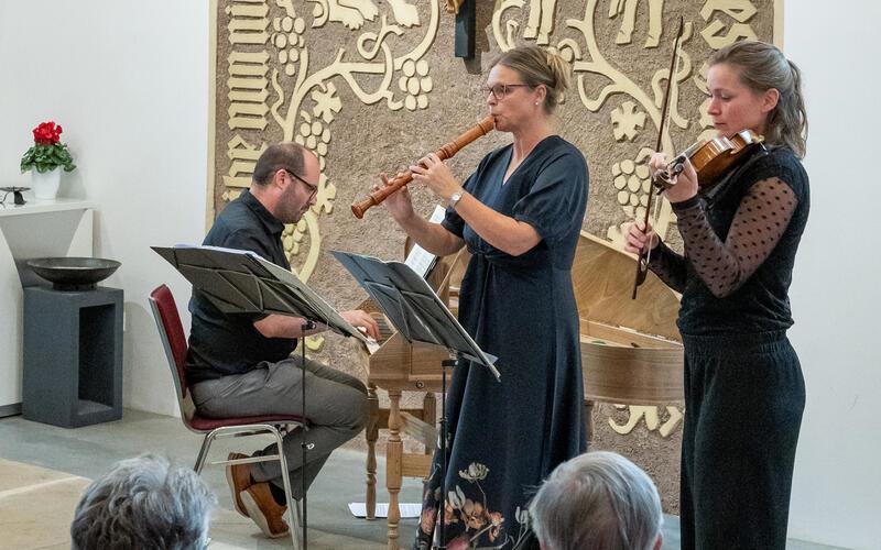Johannes Fiedler, Astrid Andersson (Mitte) und Miriam Klüglich musizierten am Sonntag gemeinsam. GB-Foto: Vecsey