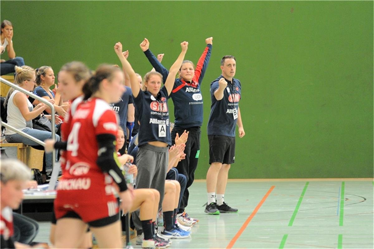 Jubel bei den Kuties auf der Bank  SG H2Ku Herrenberg, Handball, Ligaspiel, 16.0...