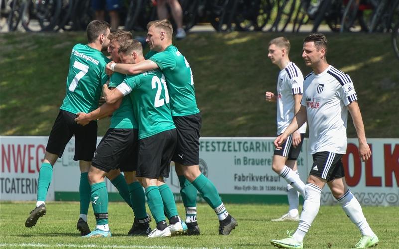 Jubel beim SV Deckenpfronn – Frust beim bereits abgestiegenen FC Gärtringen. GB-Foto: Vecsey