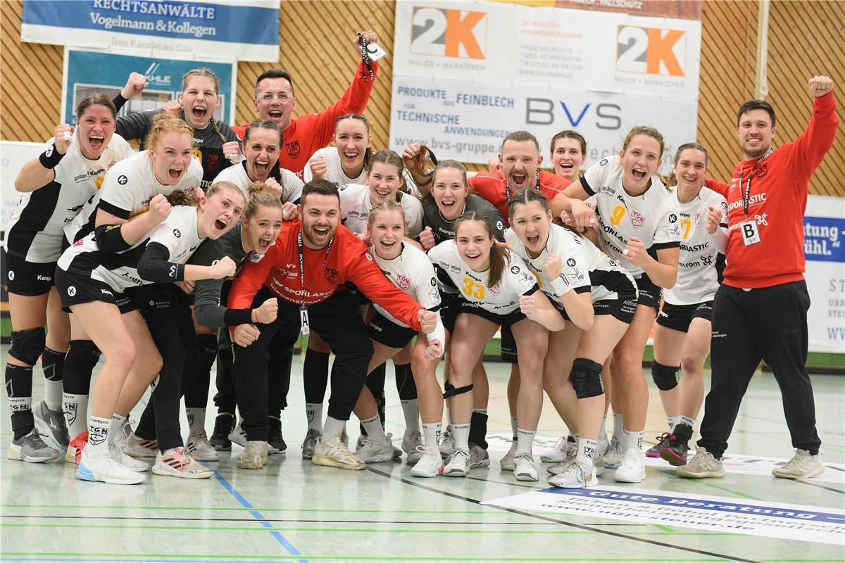 Jubelbild der TGN  Kuties Herrenberg vs. TG Nuertingen  Handball, HBF,  8.Ligasp...