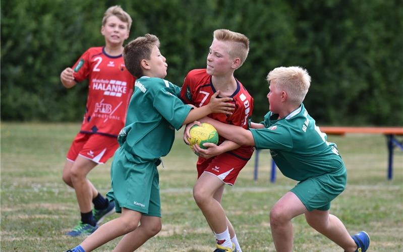 Jugendspieler beim Fünfathlon in Kuppingen: Freizeitsport soll eine gleichberechtigte Säule zum leistungsorientierten Handball sein GB-Foto (Archiv): Vecsey