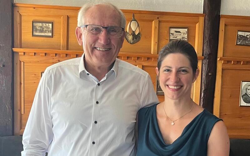 Julia Wetzler und Rainer Deim vollzogen den alljährlichen Wechsel. GB-Foto: gb