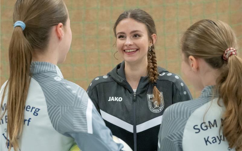 Juliane Mayer kommuniziert als junge Übungsleiterin auf Augenhöhe mit ihren Schützlingen. GB-Foto: Vecsey