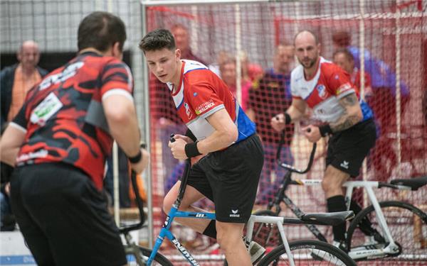 Kai Schäfer (hinten) und Luis Müller wollen Boden gutmachen. GB-Foto: Schmidt