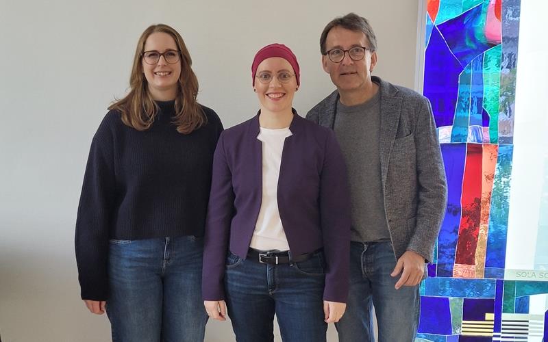 Kandidieren für die Landessynode auf der Liste der offenen Kirche: Lena Warren, Anna Walther und Johannes Söhner (von links).GB-Foto: Schwartz