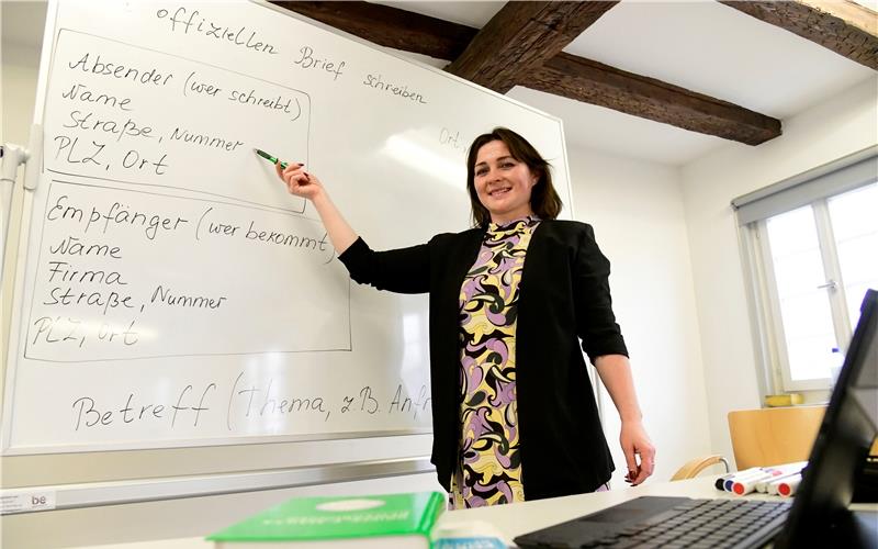 Katja Pavlyuchenko unterrichtet an der Herrenberger Volkshochschule Deutsch. GB-Foto: Holom