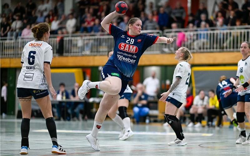 Katrin Schröder ist für die Gegner am Kreis nach wie vor schwer aufzuhalten. GB-Foto: Eibner/Leitner