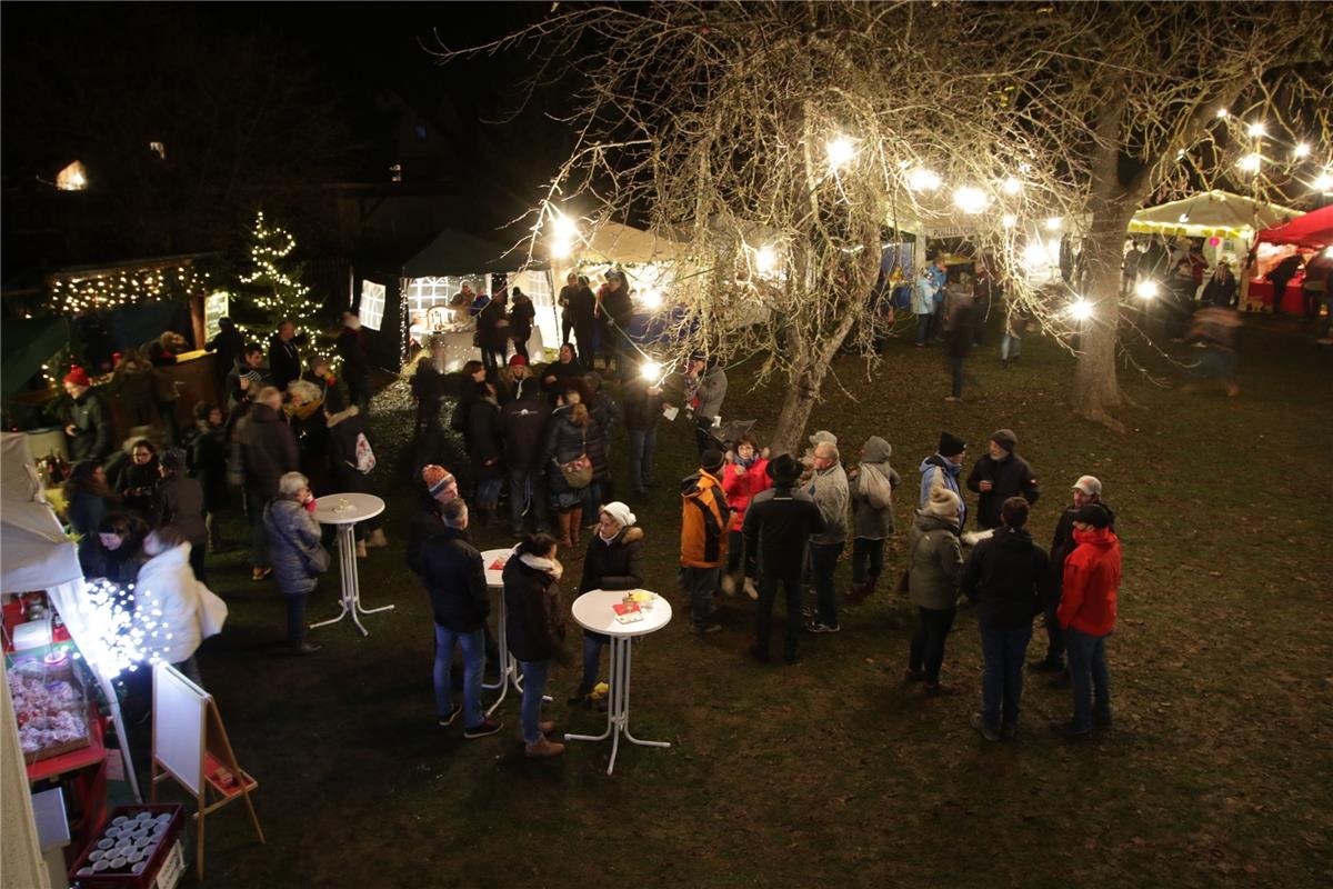 Kayh  Weihnachtsmarkt   hier im Pfarrgarten trifft sich ganz Kayh unter dem Nuss...