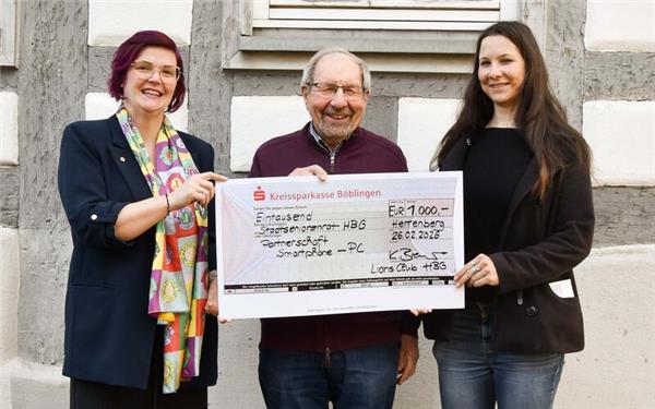 Kerstin Brenner, Dr. Roland Feil und Christiane Hornung (von links) freuen sich über die Spende. GB-Foto: Metz