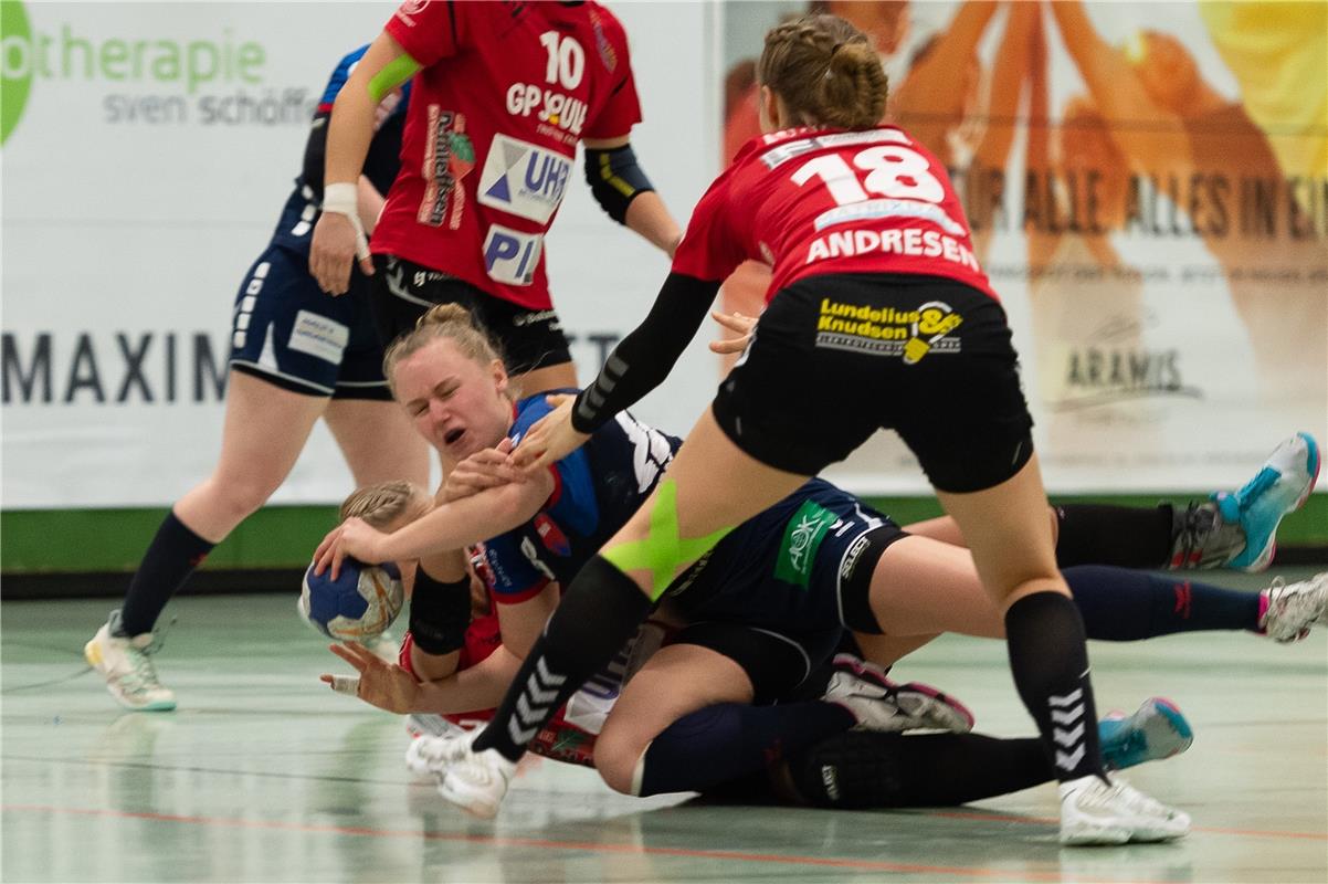 Kerstin Foth (SG H2Ku Herrenberg Kuties #11), Johanna Andresen (TSV Nord Harrisl...