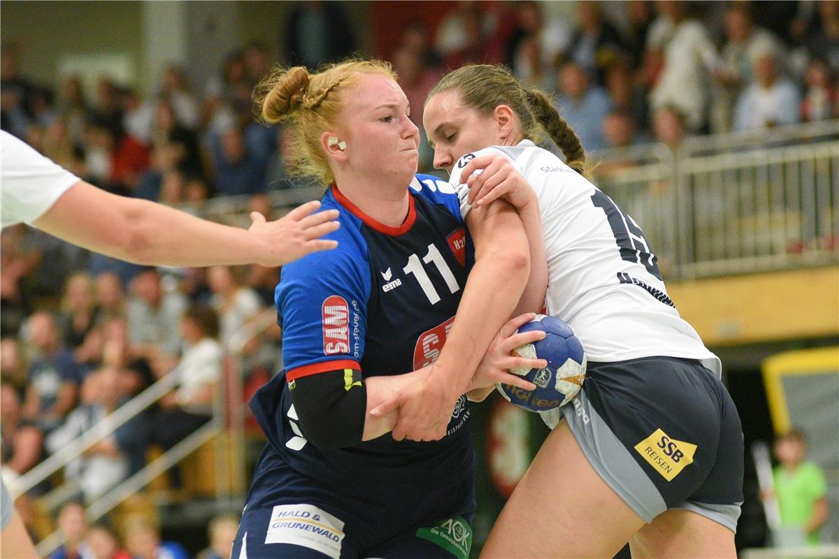 Kerstin Foth (SG H2Ku Herrenberg Kuties #11) gegen Carmen Hammer (Waiblingen Tig...