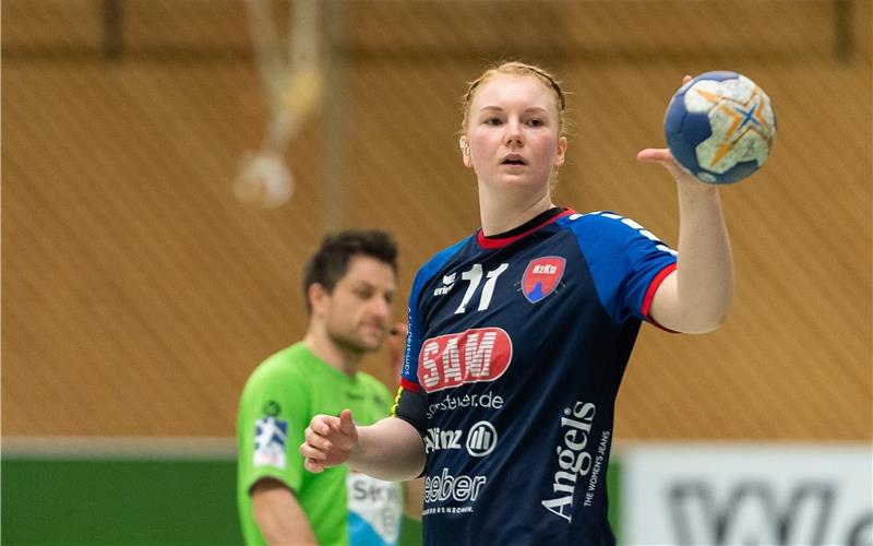 Kerstin Foth trägt weiter das Kuties-Trikot Kerstin Foth geht als Mannschaftskapitänin voran GB-Foto: Frank/Eibner