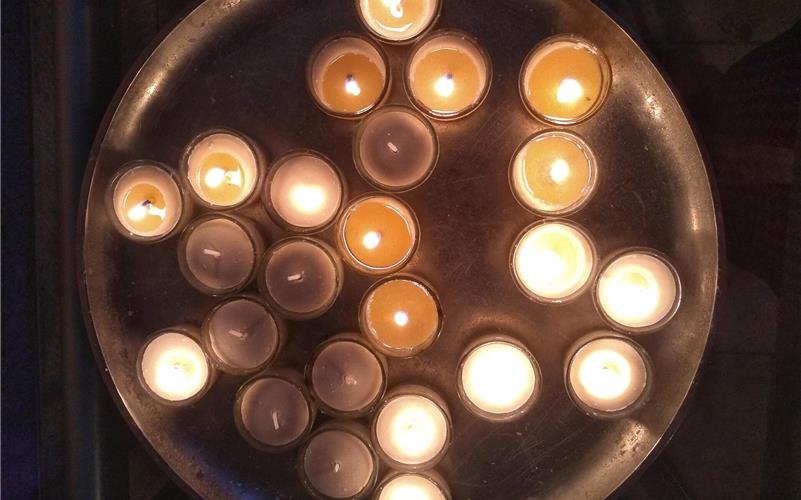Kerzen bringen Licht in dunklen Zeiten. GB-Foto: gb