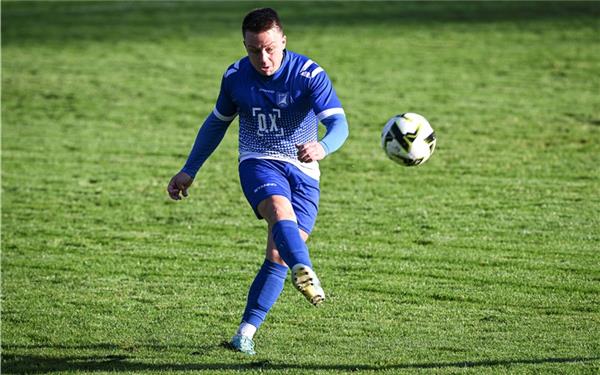 Kevin Hartmann: Auf der Alb konnte die SG Altingen/Entringen ihre Negativserie nicht stoppen – 1:3-Niederlage in Upfingen. GB-Foto: Markus Ulmer