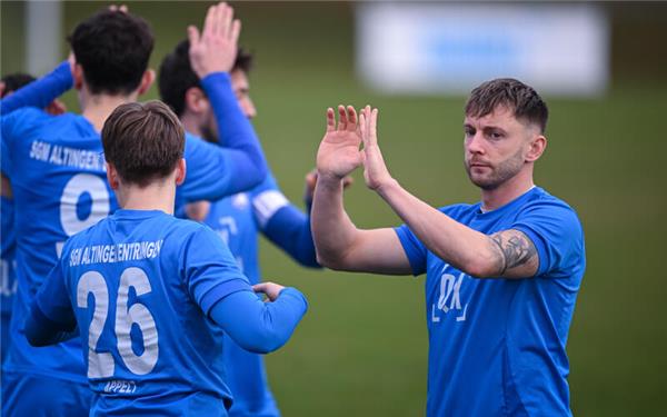 Kevin Hermenau (rechts) gelang der entscheidende Treffer. GB-Foto: Ulmer