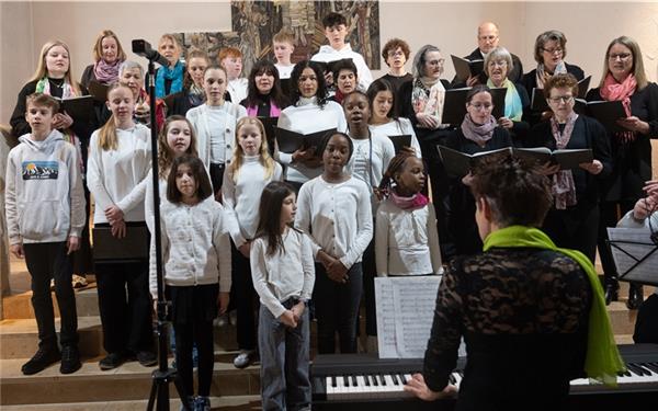 Kinder, Jugendliche und Erwachsene kamen zusammen, um ihre musikalischen Stimmen erklingen zu lassen. GB-Foto: Schmidt
