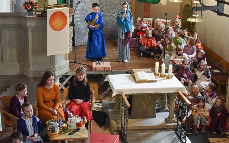 Kinder und Jugendliche führen in der Pelagiuskirche ein Musical zu Ostern auf. Gleich nach den Faschingsferien ging es mit den Proben dazu los. GB-Foto: Vecsey