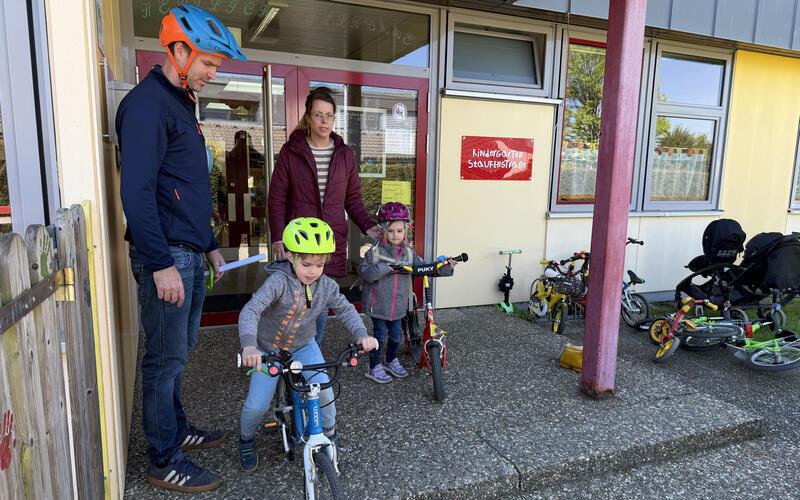 Kinder werden an der Kita Staufenstraße abgeholt: Das wird nur noch bis Ende 2026 möglich sein. GB-Foto: Bäuerle