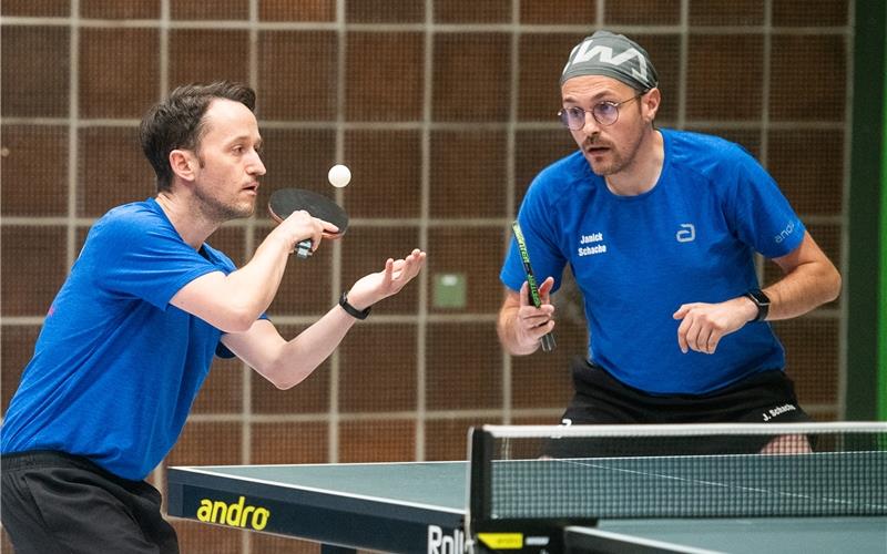 Klare Sache für Oberjettingen. Auch Benjamin Sahr (links) und Janick Schache gewannen ihr Doppel. GB-Foto: Schmidt