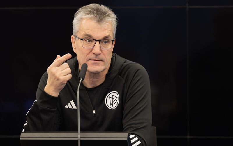 Knut Kircher ist trotz seiner anspruchsvollen Aufgabe im Millionen-Business Fußballfan geblieben. GB-Foto: picture alliance/dpa/Kessler-Sportfotografie