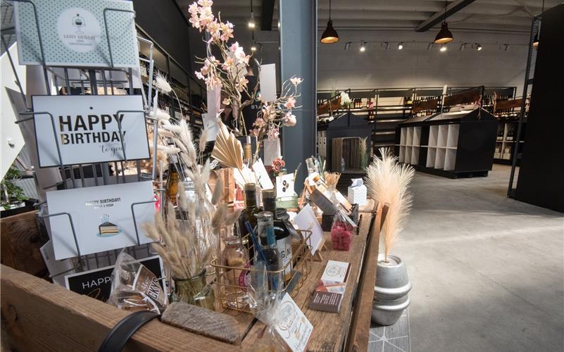 SUPPERmarkt erweitert sein
Sortiment erheblich Kollektiv, Gärtringen, Getränke-Suppermarkt, Eröffnung an neuem Standort, GB-Foto: Vecsey