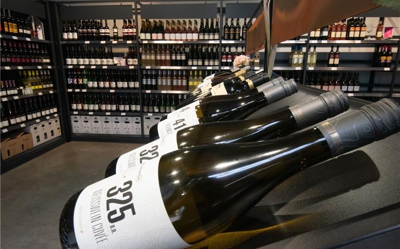 SUPPERmarkt erweitert sein
Sortiment erheblich Kollektiv, Gärtringen, Getränke-Suppermarkt, Eröffnung an neuem Standort, GB-Foto: Vecsey