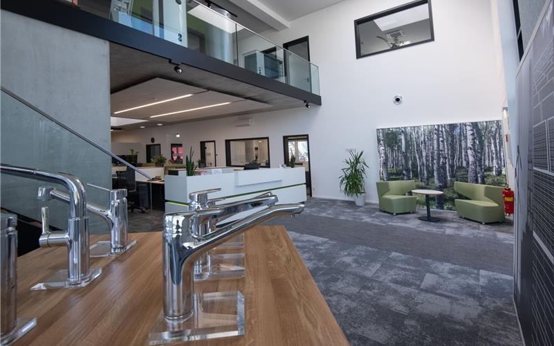 Kollektiv, Neubau Firma Brösamle GmbH, Gültstein, Ausstellungsraum, Eingangsbereich, GB-Foto: Vecsey