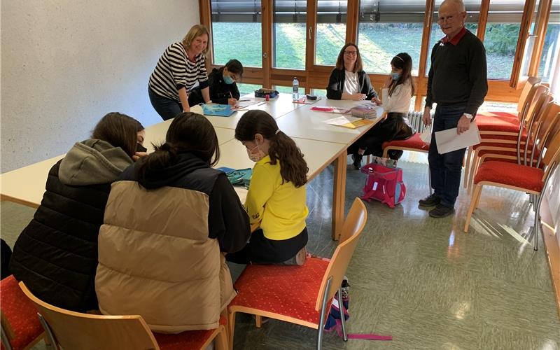 Konzentriert bei der Sache: Hausaufgabenbetreuung in Gärtringen. GB-Foto: Holzapfel
