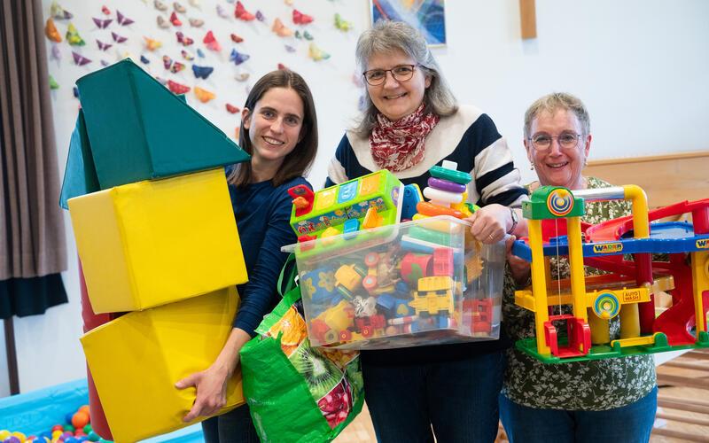 Kümmerten sich mit weiteren Ehrenamtlichen um den Winterspielplatz (von links): Simone Blasche, Sybille Roß und Elisabeth Holder. GB-Foto: Schmidt