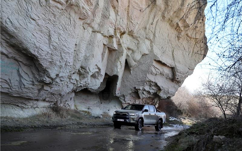Kultiviertere Fahreigenschaften:Der neue Toyota Hiluxmit 48-Volt-Mild-Hybridantrieb.GB-Foto: Savas Yilmaz