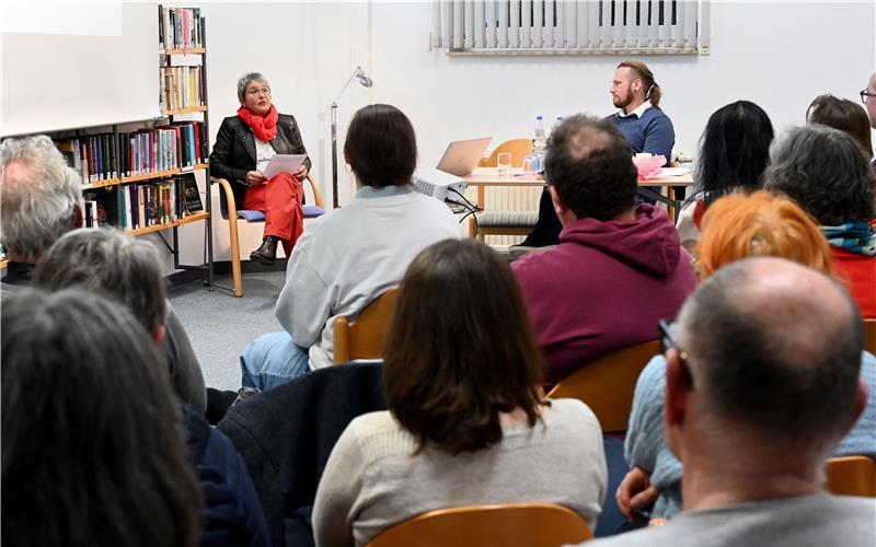 „Kultur hilft! Und dafür müssen wir kämpfen!“, appellierte Gabi Weber-Urban (hinten links). GB-Foto: Holom