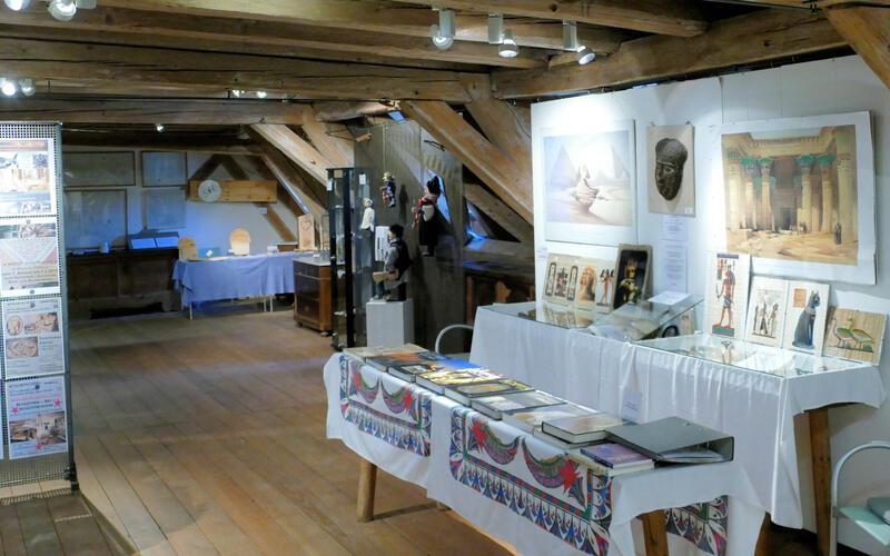 Kunstwerke, außergewöhnliche Sammlungen und sehenswert Stücke sind in der Sonderausstellung zu sehen. GB-Foto: Stadler