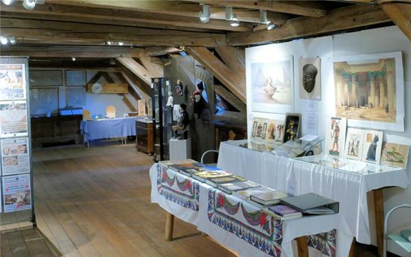 Kunstwerke, außergewöhnliche Sammlungen und sehenswert Stücke sind in der Sonderausstellung zu sehen. GB-Foto: Stadler