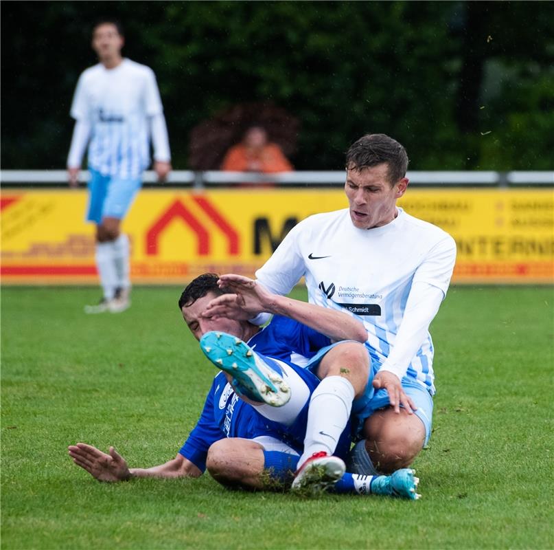 Kuppingen - Nebringen Fußball  9 / 2019 Foto: Schmidt  Spielertrainer Werner
