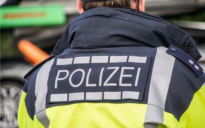 Nackter Mann attackiert Polizei Kurz nach Mitternacht hatten es Polizeibeamte am Sonntag in Hildrizhausen mit einem betrunkenen und entkleideten 28-Jährigen zu tun GB-Foto (Archiv): SDMG/Dettenmeyer