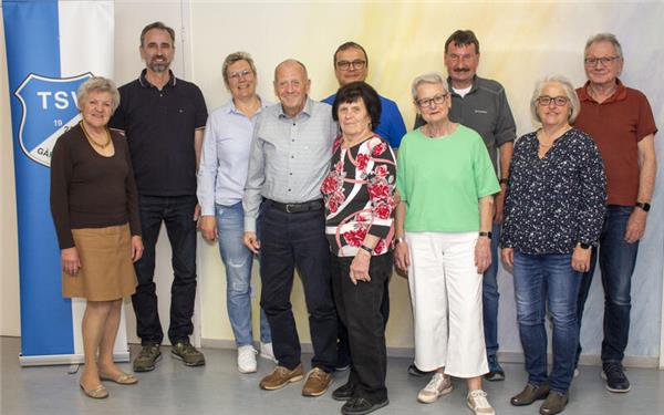 Langjährige Mitglieder wurden beim TSV Gärtringen geehrt mit (von links) Ute Nonnenmacher, Bernd Schneeweis, Silke Holzapfel, Helmut Hornikel, Jürgen Vetter, Herta Schurer, Monika Vögele, Jürgen Bögel, Angelika Nonnenmacher und Fritz Wohlbold.GB-Foto: gb