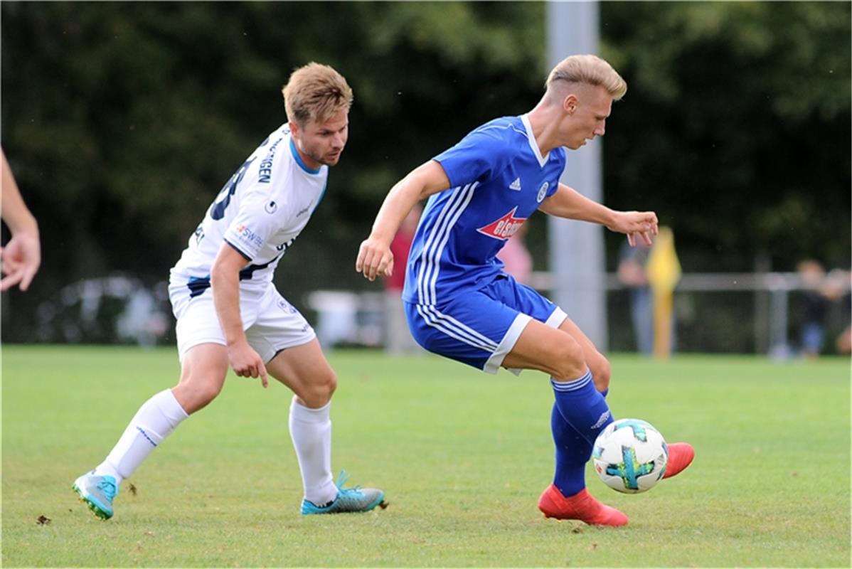 Lars Jaeger (VfL Sindelfingen #10) gegen Oskar Schmiedel (FSV 08 Bissingen #18) ...