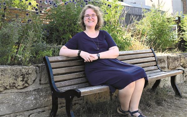 Laura Stumbilich hofft als Pastoralreferentin auf viele Kontakte mit den Menschen in der Seelsorgegemeinde. GB-Foto: Holom