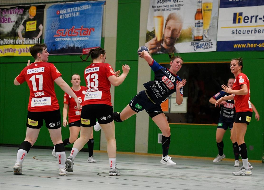 Lea Neubrander (SG H2KU Herrenberg) beim Wurf, HSG Freiburg Red Sparrows vs. SG ...