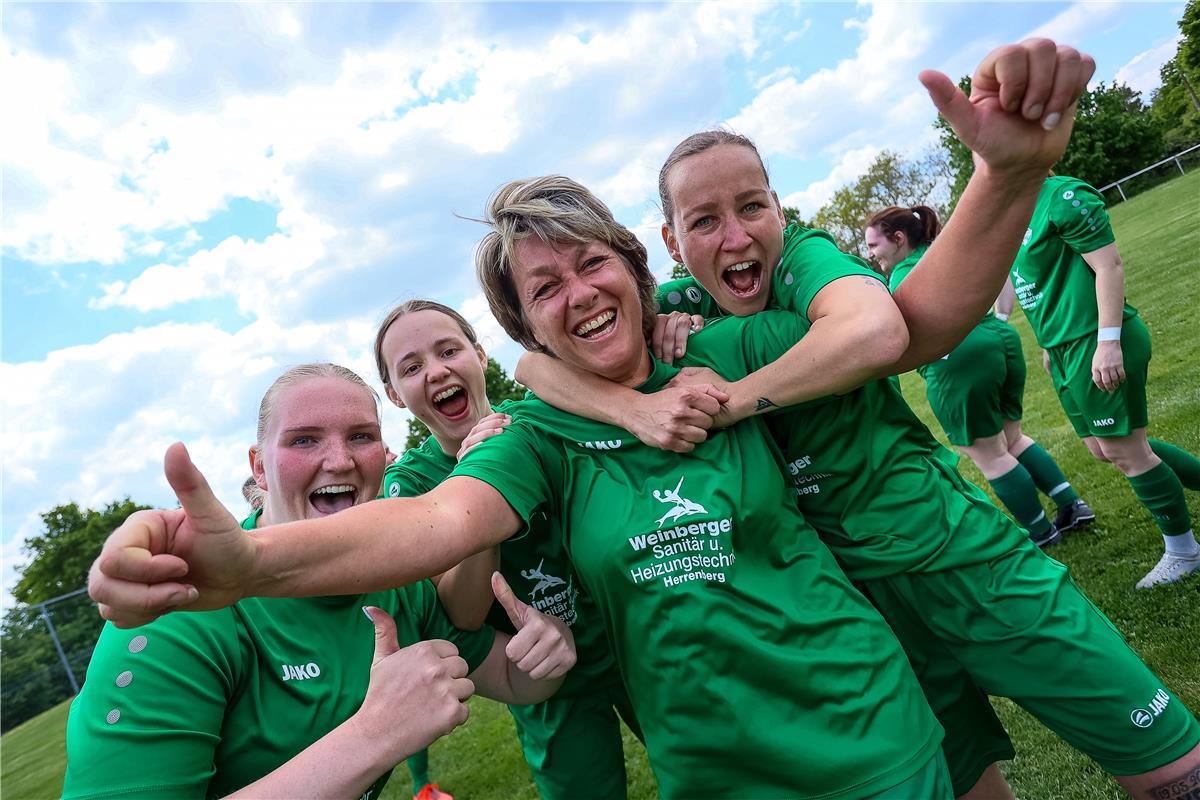 Lena Egeler (VfL Herrenberg II #19), Maja Klemme (VfL Herrenberg II #08), Daniel...