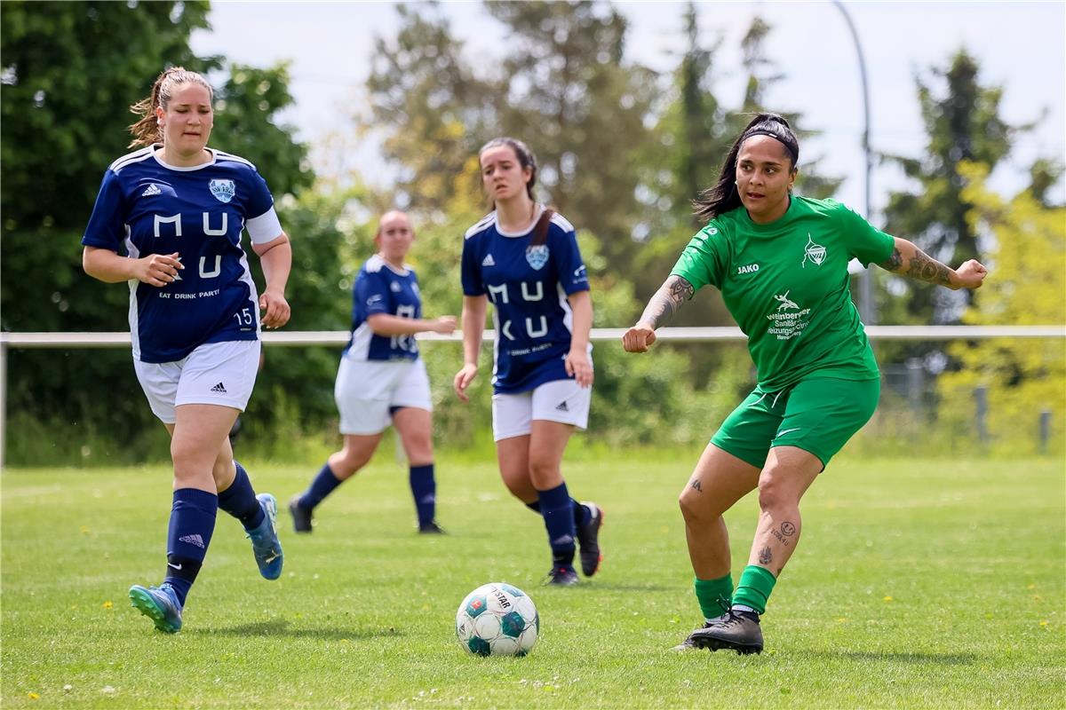Lena Marchel (SSV Walddorf #15), Melodie Kutzner (VfL Herrenberg II #09)  SSV Wa...