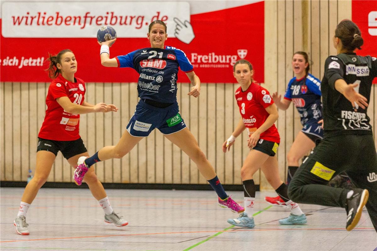 Leonie Hartl (HSG Freiburg #24) und Sarka Marcikova (SG H2Ku Herrenberg #21) / H...