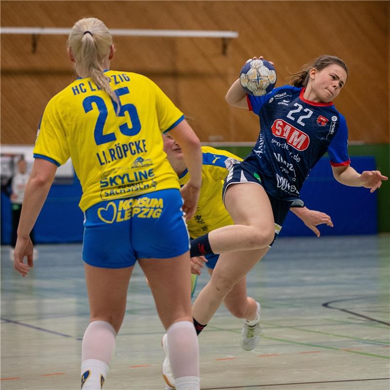 Lilli Roepcke (HC Leipzig #25) und Marie-Christine Beddies (SG H2Ku Herrenberg #...