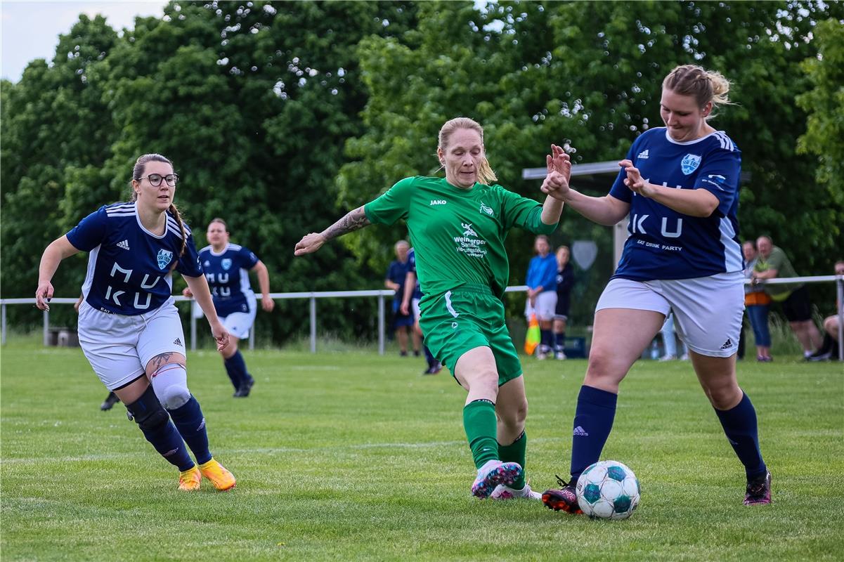 Lisa-Marie Thielsch (SSV Walddorf #12), Stefanie Klein (VfL Herrenberg II #18), ...